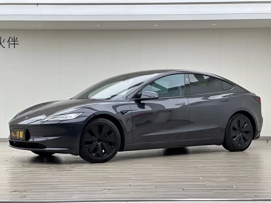 Tesla Model 3 2024