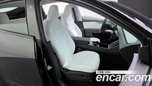 Tesla Model Y 2025