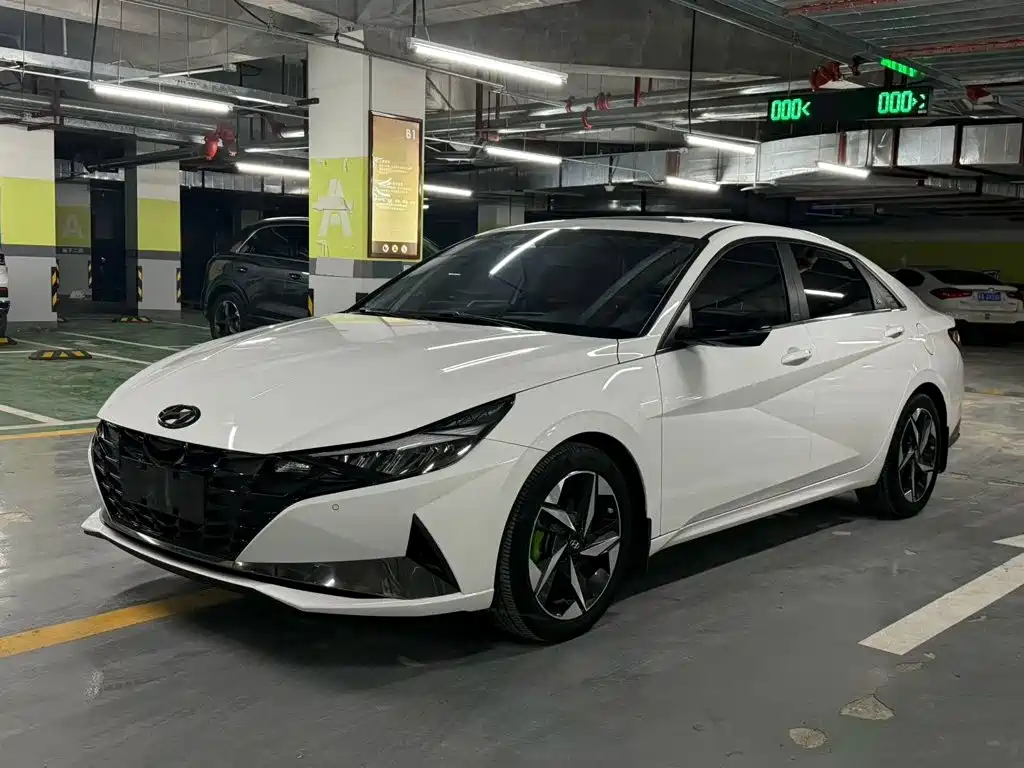 Hyundai Elantra 2022