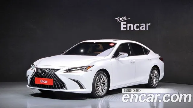 Lexus ES 2023