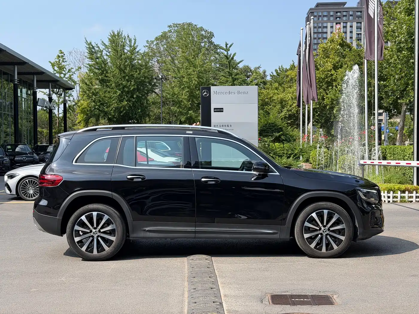 Mercedes-Benz GLB 2025