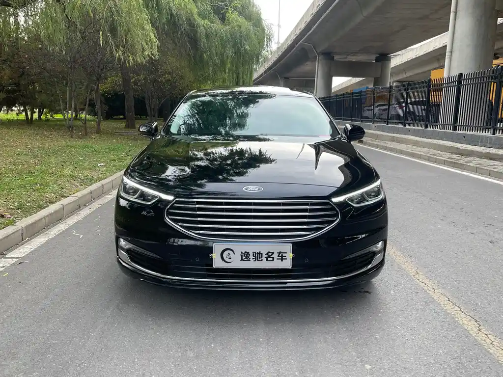 Ford Taurus 2021