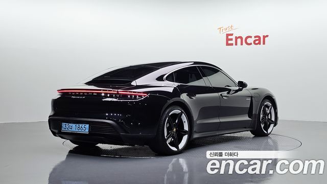 Porsche Taycan 2021