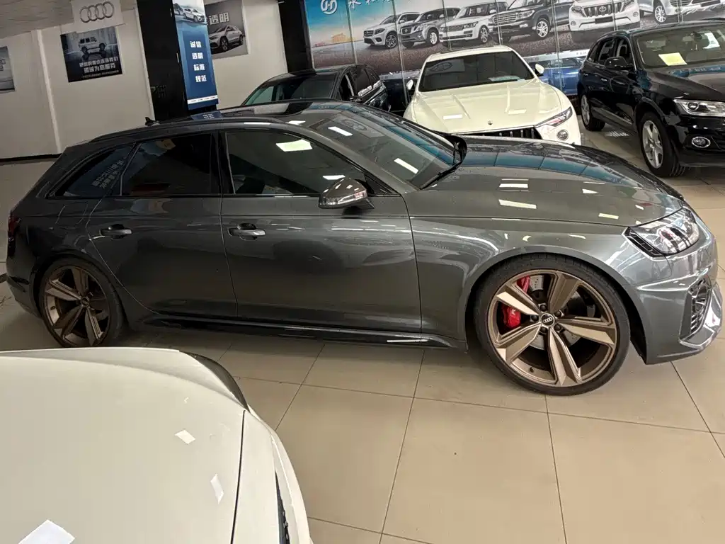 Audi RS 4 2022