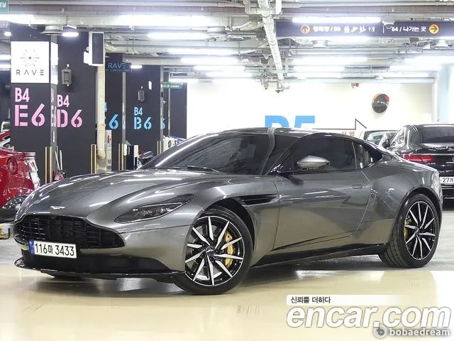 Aston Martin DB11 2020