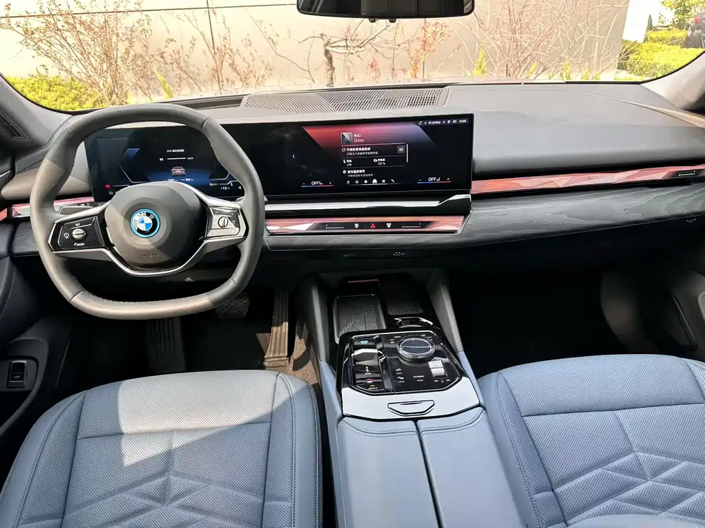 BMW i5 2025