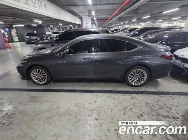 Lexus ES 2021