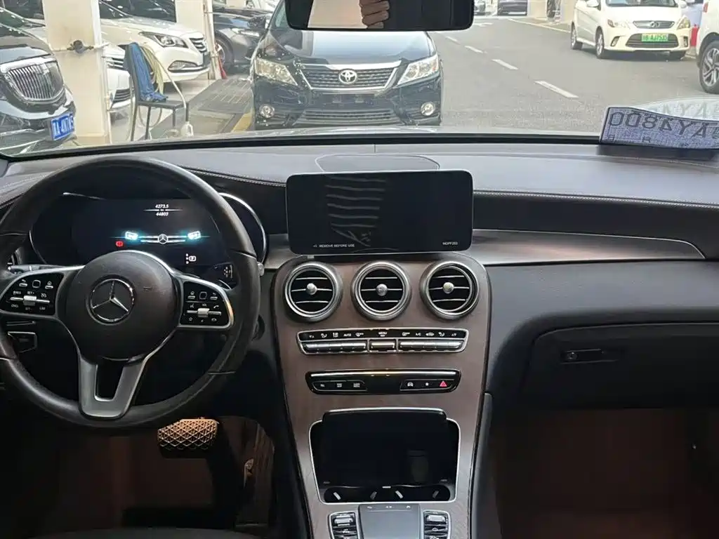 Mercedes-Benz GLC 2023