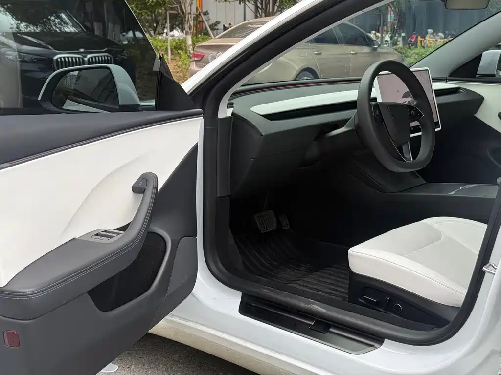 Tesla Model 3 2024