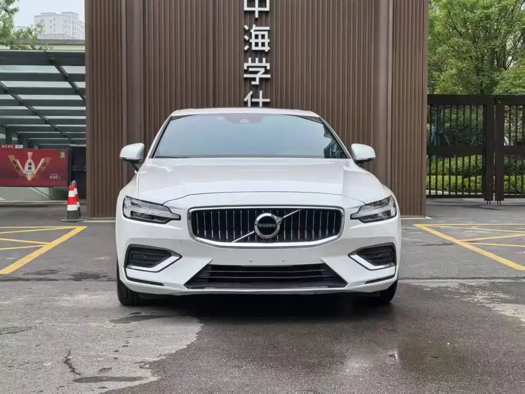 Volvo S60 2022