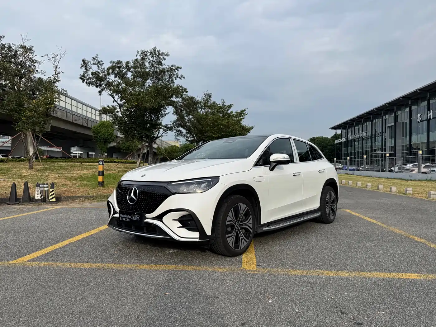 Mercedes-Benz EQE SUV 2025