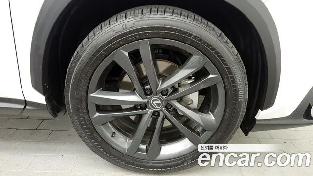 Lexus NX 2024