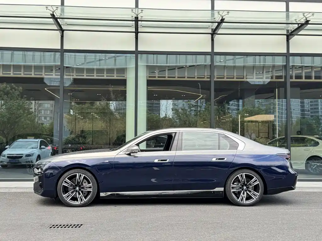 BMW i7 2025