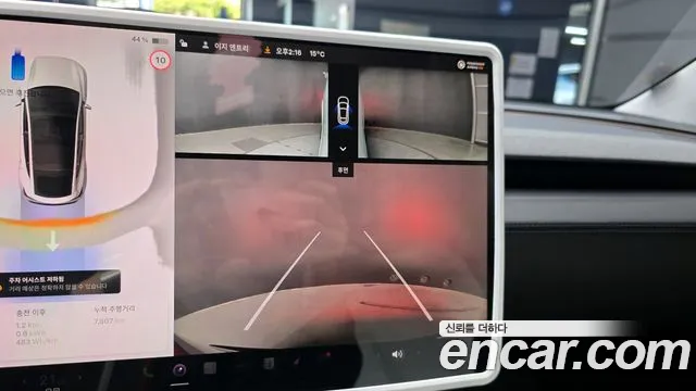 Tesla Model Y 2025