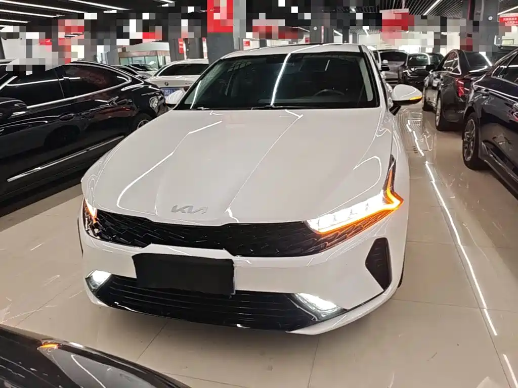 Kia K5 2025