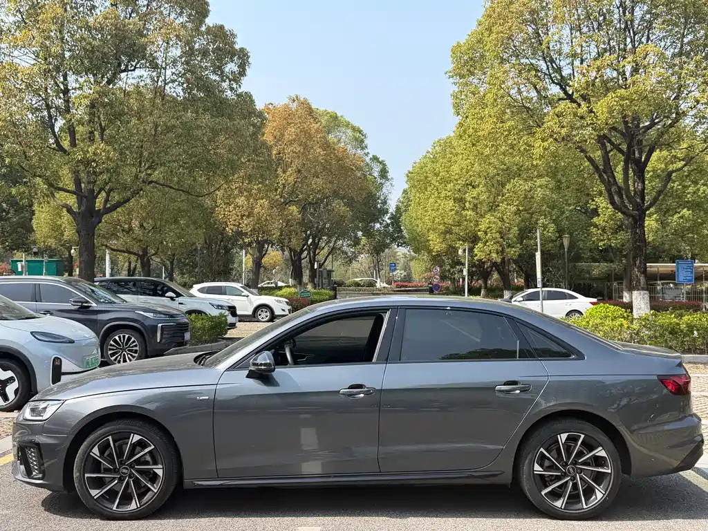 Audi A4 2023