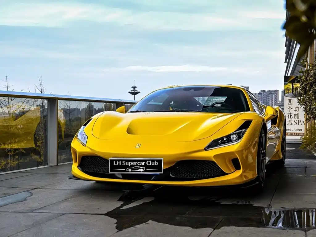 Ferrari F8 2022
