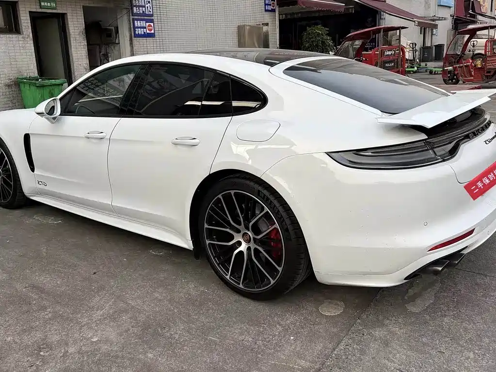 Porsche Panamera 2023