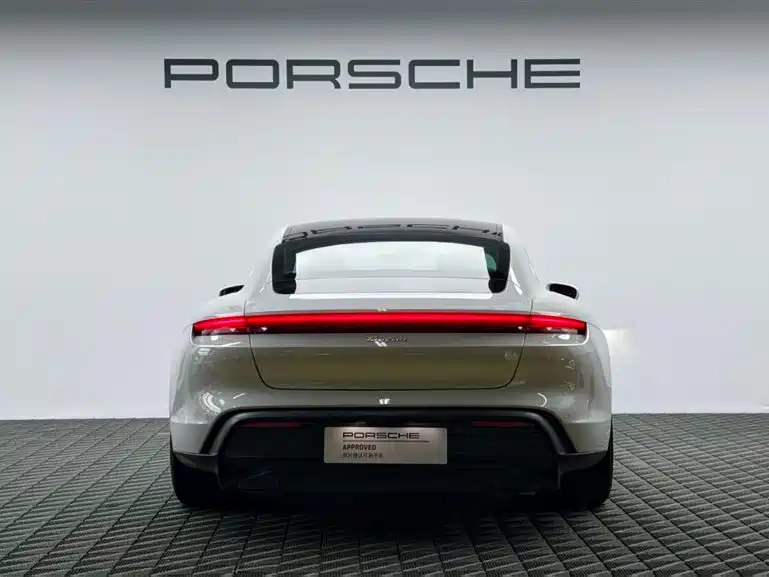 Porsche Taycan 2022