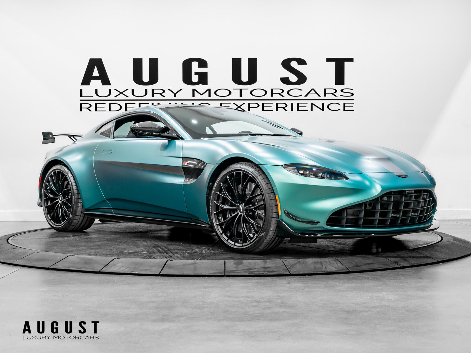 Aston Martin V12 Vantage 2023