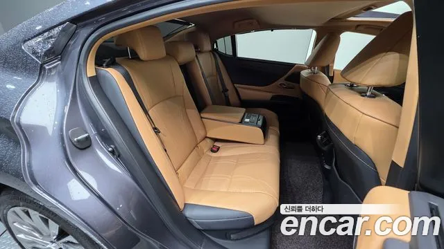 Lexus ES 2022
