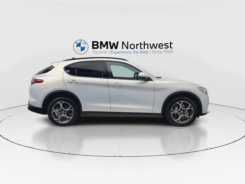 Alfa Romeo Stelvio 2023