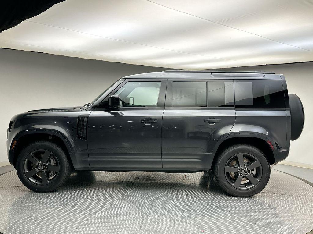 Land Rover Defender 2025