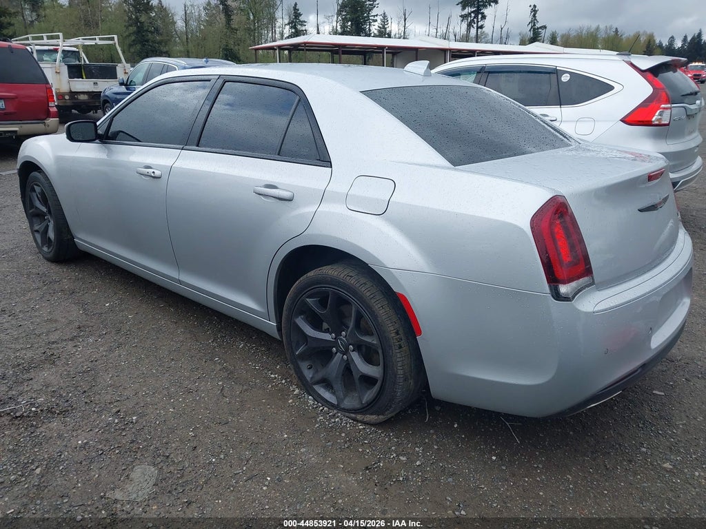 Chrysler 300 2021