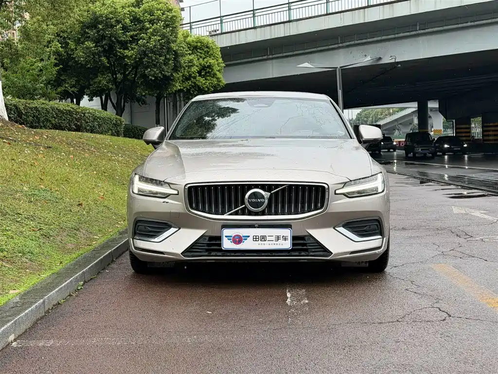 Volvo S60 2023