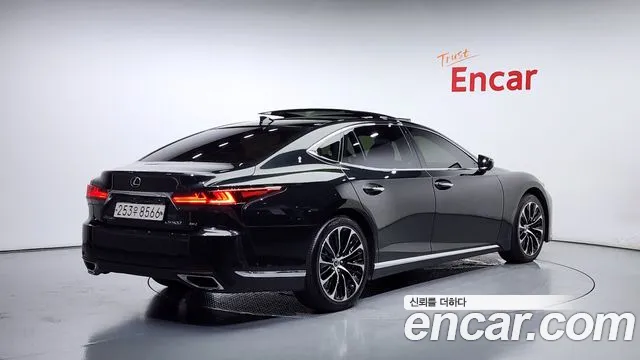 Lexus LS 2022