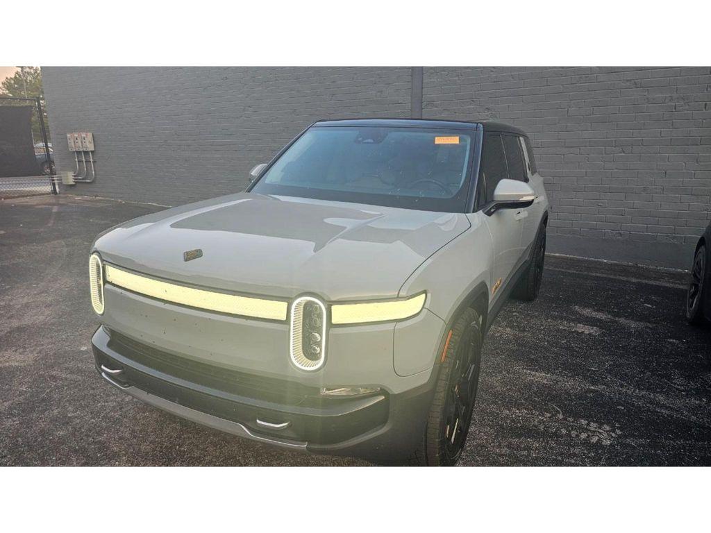 Rivian R1S 2023