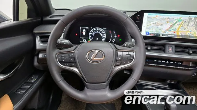 Lexus UX 2024
