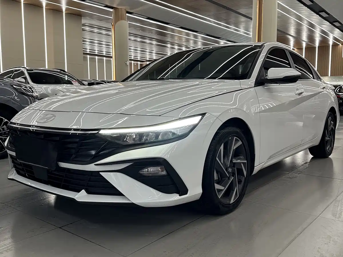 Hyundai Elantra 2025