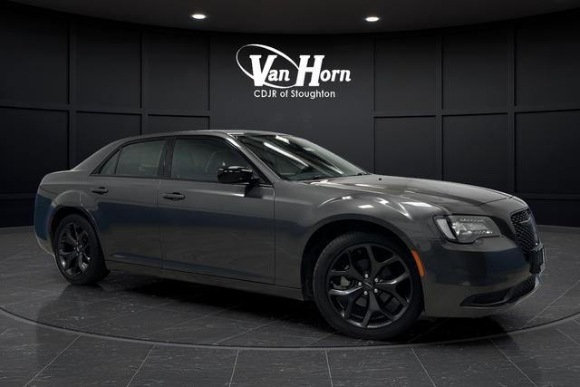 Chrysler 300 2023