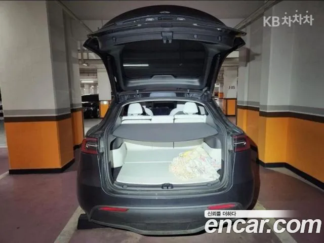Tesla Model Y 2024