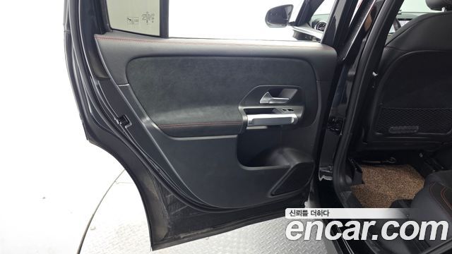 Mercedes-Benz GLB 2023