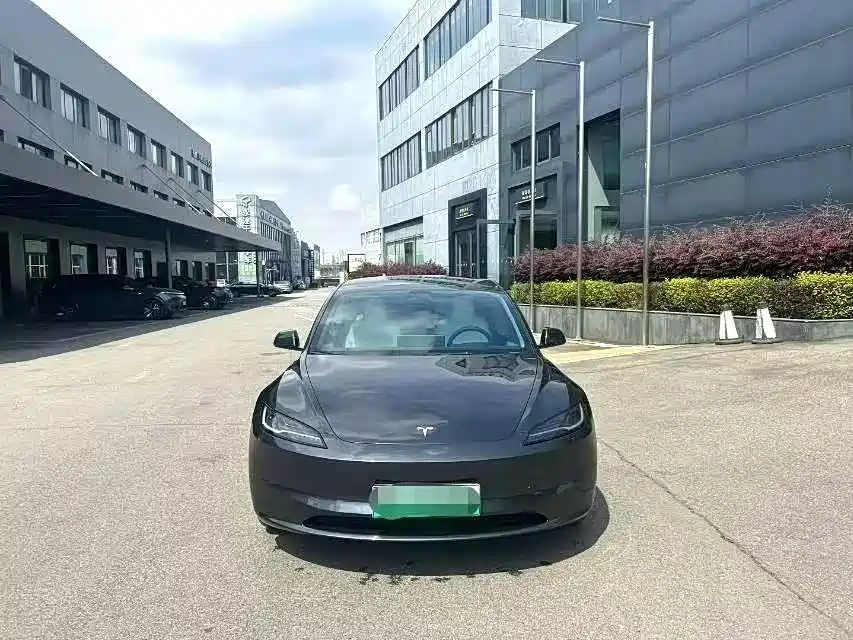 Tesla Model 3 2024