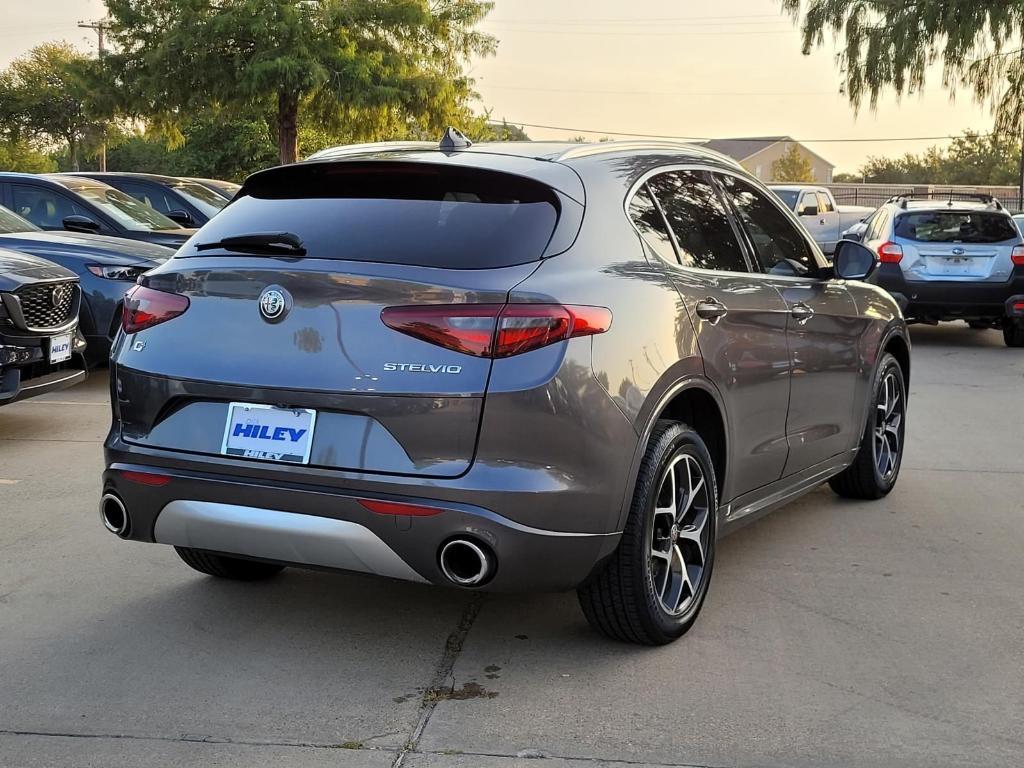 Alfa Romeo Stelvio 2021