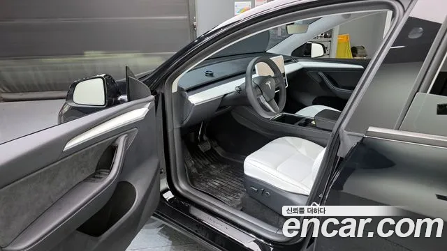 Tesla Model Y 2024