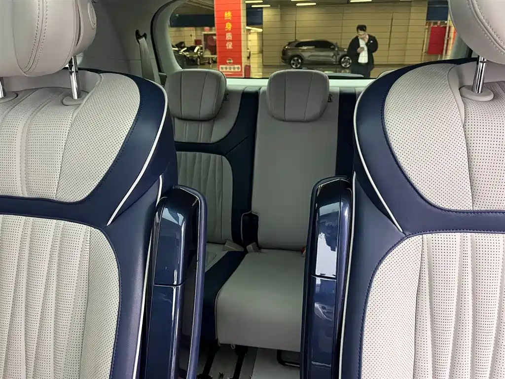Roewe iMAX8 2022