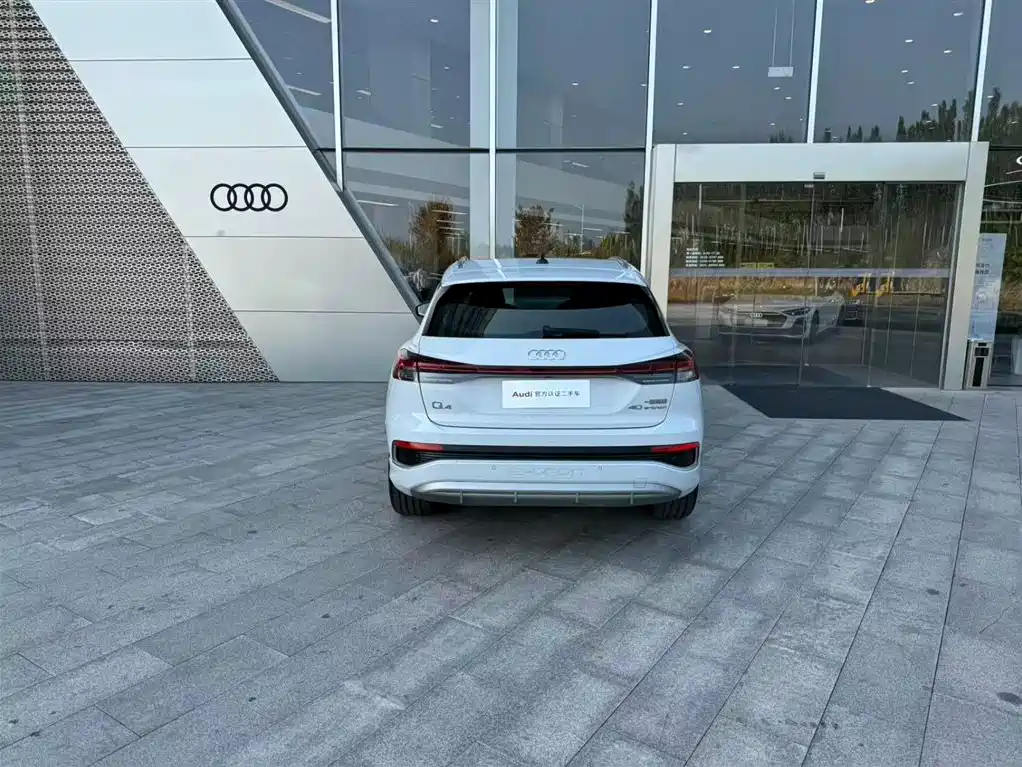 Audi Q4 e-tron 2024