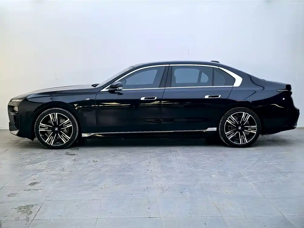 BMW i7 2024
