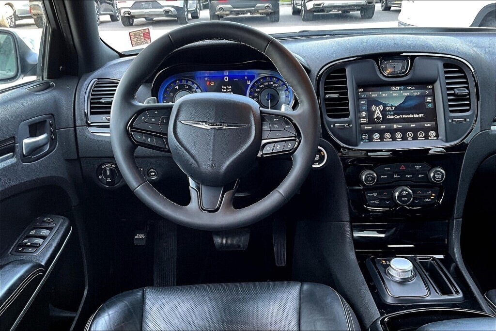 Chrysler 300 2023