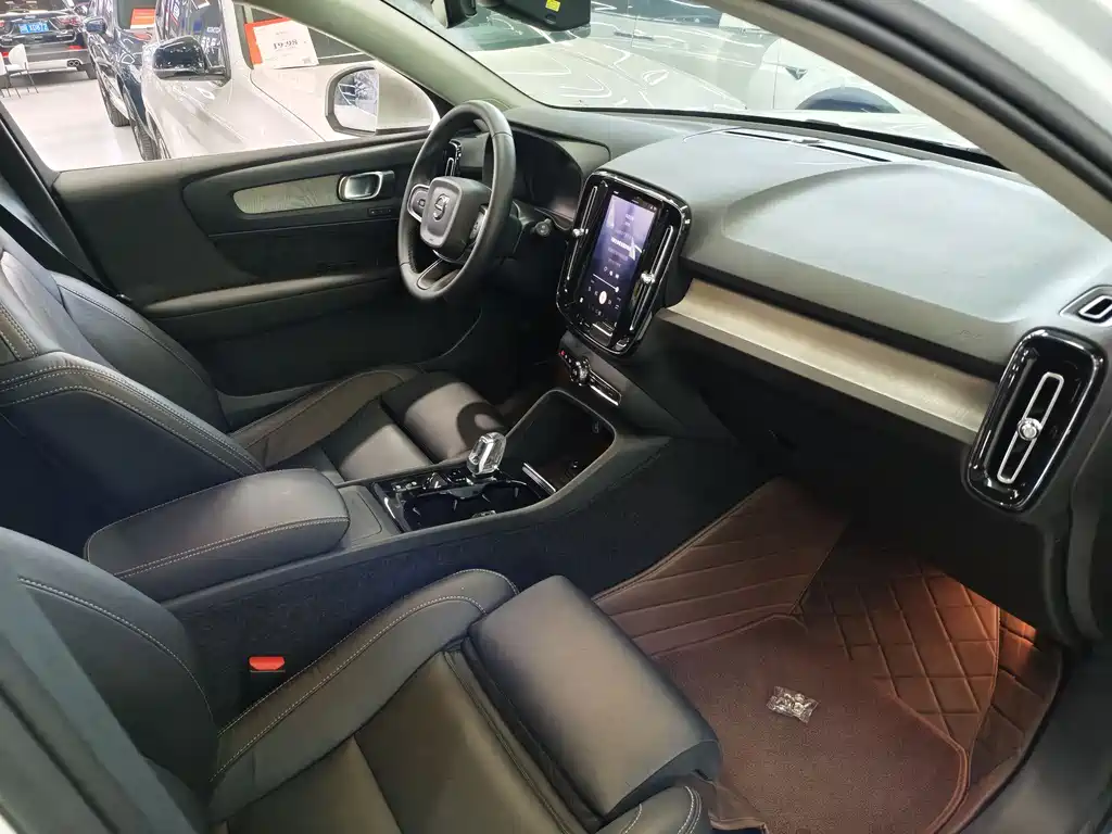 Volvo XC40 2024