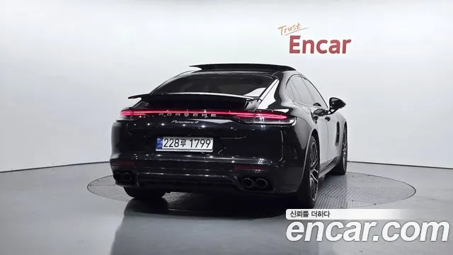 Porsche Panamera 2023