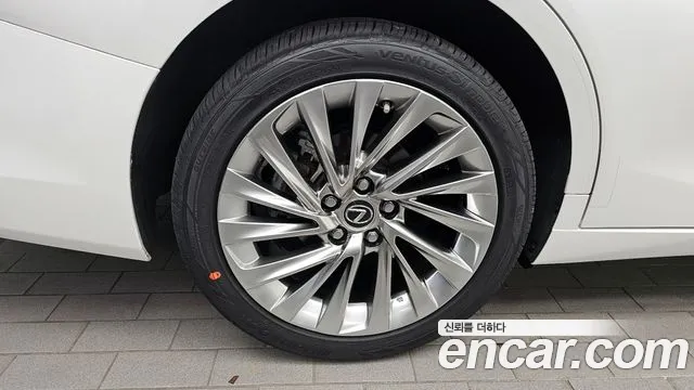 Lexus ES 2023