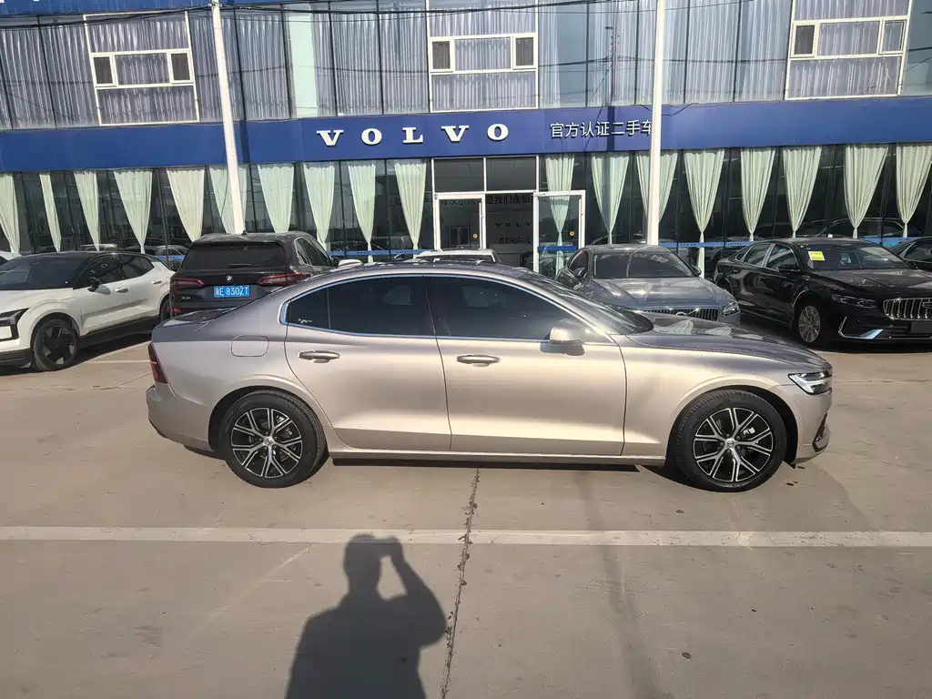 Volvo S60 2023