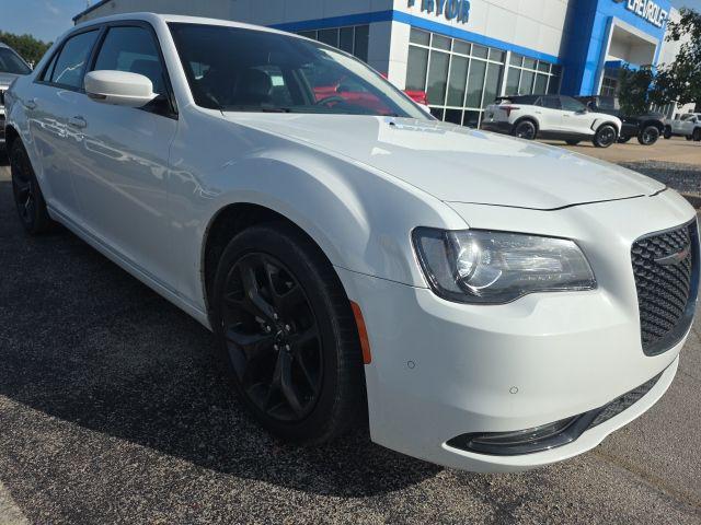 Chrysler 300 2023