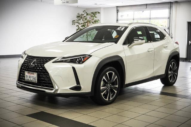 Lexus UX 2024