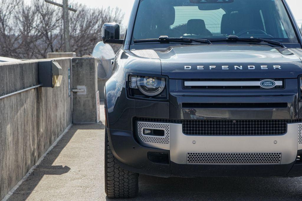 Land Rover Defender 2024